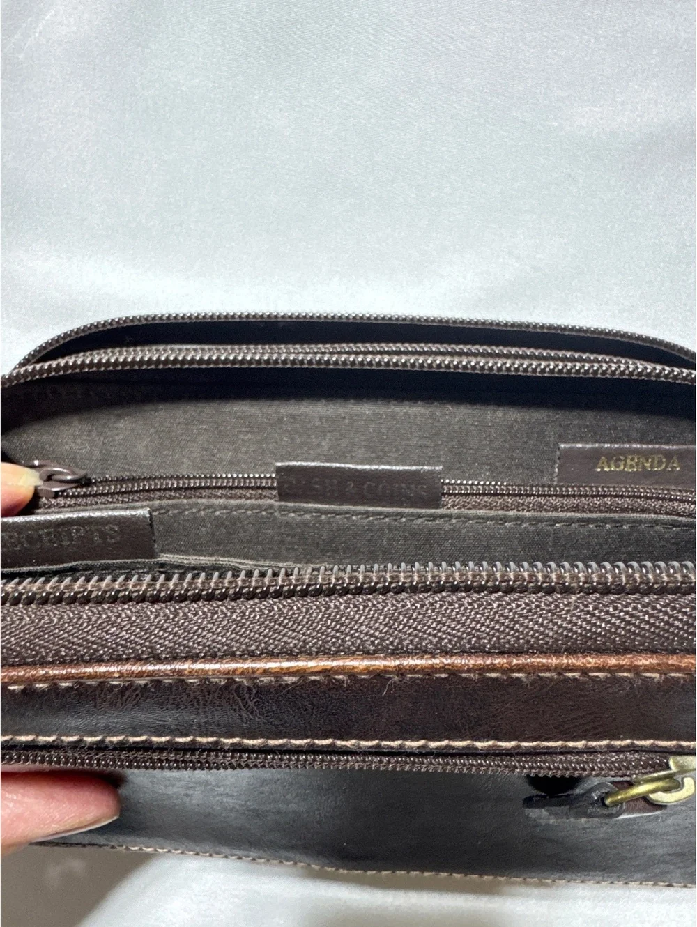 Vintage-Inspired Brown Leather Wallet with Built-in Solar-Po